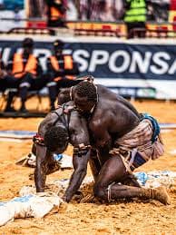 Lutte : Niang Bou Ndaw fait chuter Tapha Mbeur et boucle la saison en beauté à l'Arène nationale